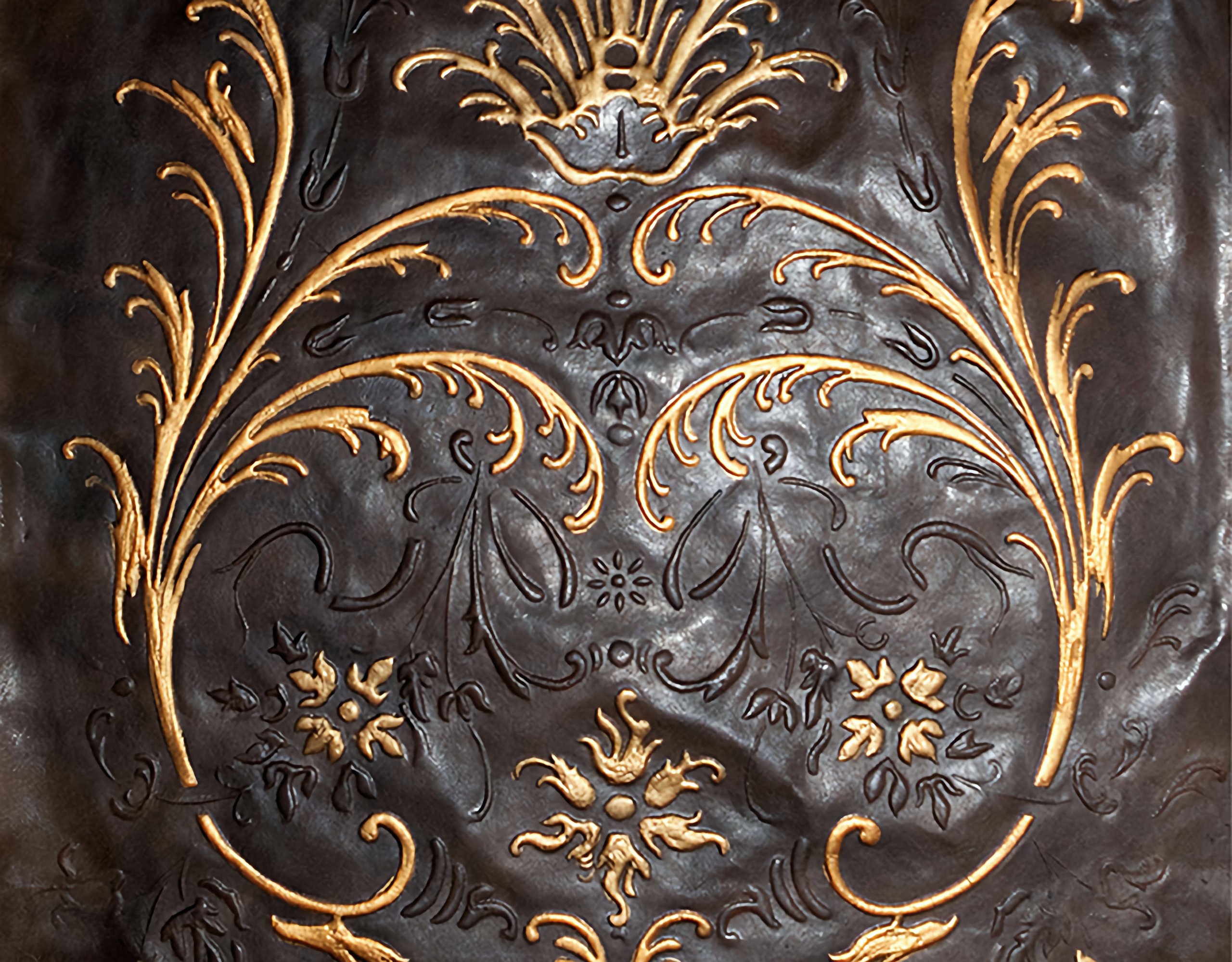 Luxury Line — cuoio marrone scuro con decoro dipinto in oro, Bordoni Leathers