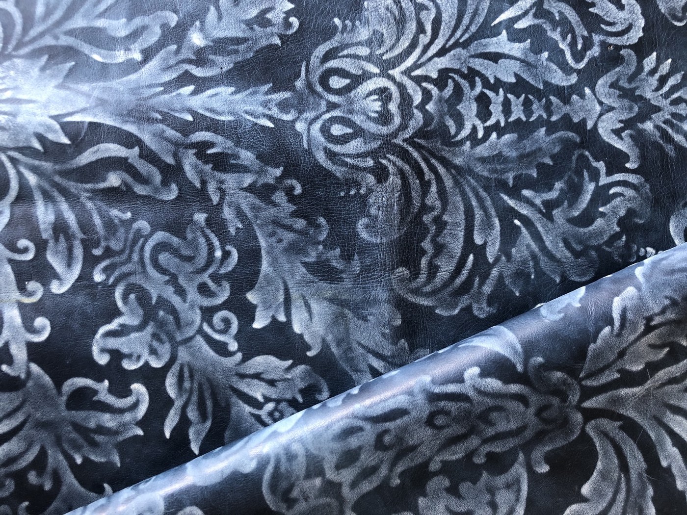 Tecnica cuoio flou 1 — lavorazione a mano del cuoio, Bordoni Leathers